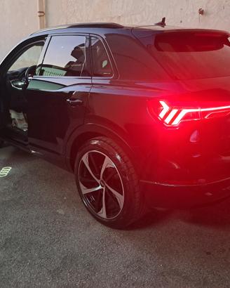 AUDI Q3 BLACK EDITION 