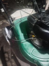 TAGLIAERBA A BENZINA 