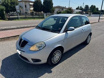 Lancia Ypsilon 1.3 MJT 75 CV Argento-OK NEOPATENTA