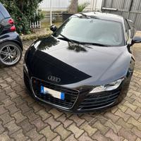 AUDI R8 allest v10 versione nera tagliandi_permute
