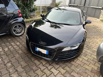 AUDI R8 allest v10 versione nera tagliandi_permute