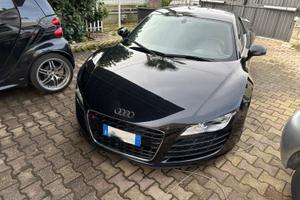 AUDI R8 allest v10 versione nera tagliandi_permute