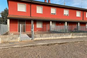 Immersi nel verde con giardino e terrazzo