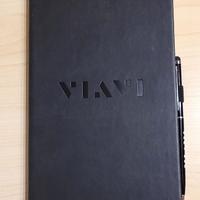 Taccuino a righe provvisto di biro e tasca