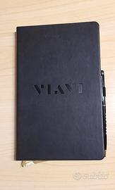 Taccuino a righe provvisto di biro e tasca