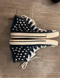 Scarpe stile Converse blu con borchie argento n.38