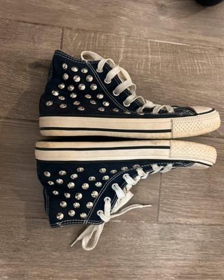 Scarpe stile Converse blu con borchie argento n.38