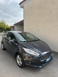 Ford fiesta 1.4 benzina-GPL