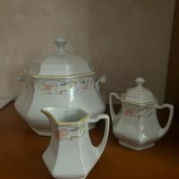 Set teiera, zuccheriera e zuppiera con coperchio