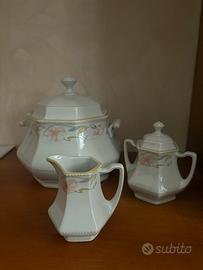 Set teiera, zuccheriera e zuppiera con coperchio