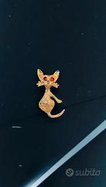 Spilla vintage gatto dorato con occhi rossi
