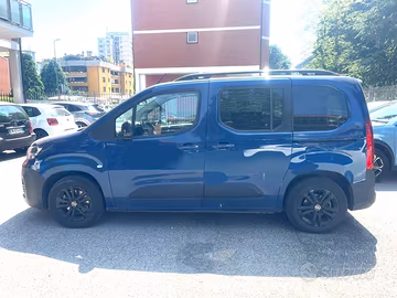 AUTO DOBLO