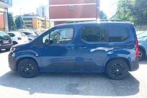 AUTO DOBLO