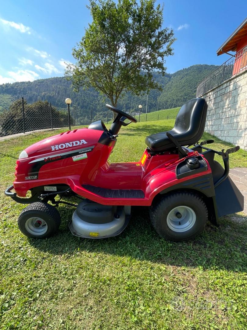Honda trattorino 2315 V Twin Hydrostatic Giardino e Fai da te In vendita a Trento