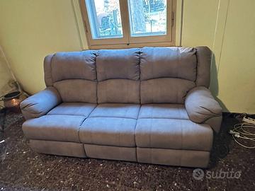 Divano tre posti con chaise longue laterali