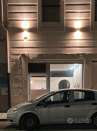 ELEGANTE locale commerciale via Alagon 8 Cagliari