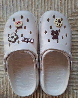 Ciabatte stile Crocs 