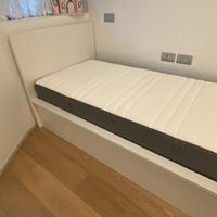Letto singolo con contenitore Ikea e materasso