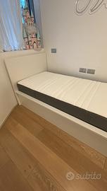 Letto singolo con contenitore Ikea e materasso
