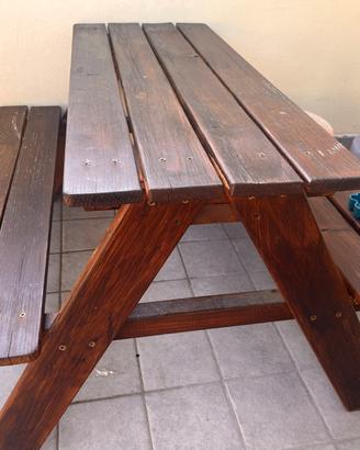 Tavolino con panche per bambini