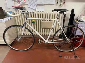 Bicicletta scatto fisso