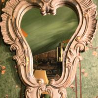 specchio con cornice in legno