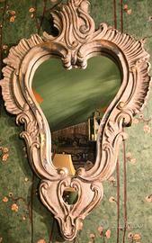 specchio con cornice in legno