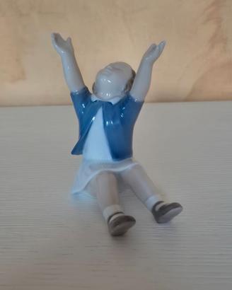 Royal Copenaghen Bambina con braccia alzate n°2324