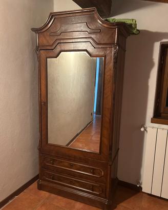 Armadio guardaroba antico in legno con specchio