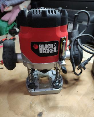 Fresatrice per Legno Black & Decker con valigetta 