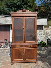 Credenza antica a doppio corpo con vetrina