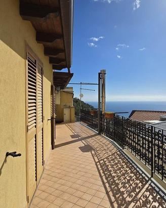 Alì superiore, panoramica Mansarda arredata. 3