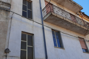 Stabile di due appartamenti