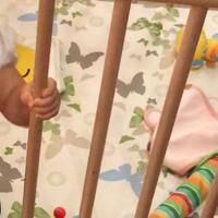 Box x bambini pieghevole in legno grezzo 100x100