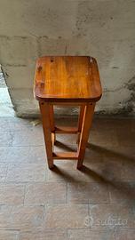 sgabello in legno