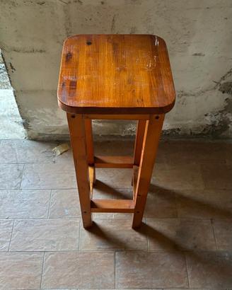 sgabello in legno