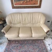 Tre divani in pelle