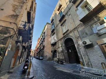 2 LOCALI A NAPOLI