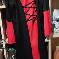 Vestiti di carnevale coppia sacerdote e sacerdotes