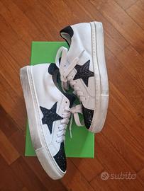 SNEAKERS IN PELLE CON STELLE E GLITTER NERO N.37