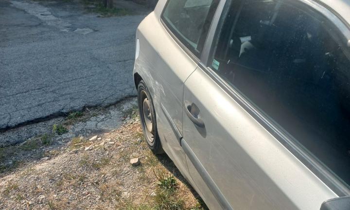 Auto con carrozzeria da revisionare