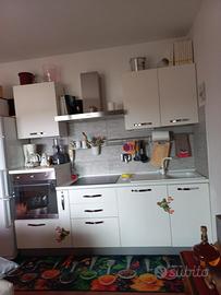 Cucina completa compresa di elettrodomestici