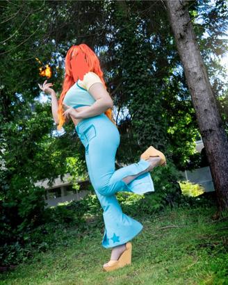 Bloom Winx cosplay prima stagione casual trendy