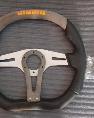 Volante sportivo MOMO