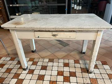 Tavolo contadino con piano in marmo