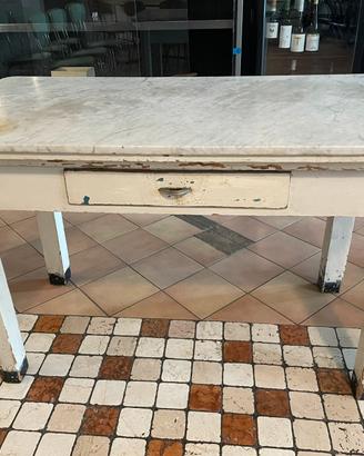 Tavolo contadino con piano in marmo