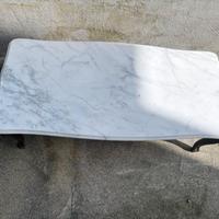 tavolini in legno e marmo bianco