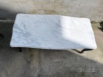 tavolini in legno e marmo bianco