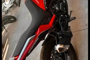 x cape 650 con cerchi a raggi