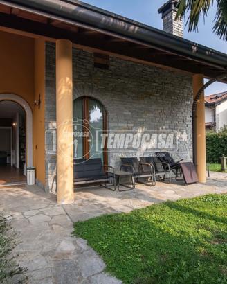 MARNATE - VILLA BIFAMILIARE CON TAVERNA E GIARDINO